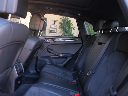 Used 2020 Porsche Macan AWD/4WD image 33