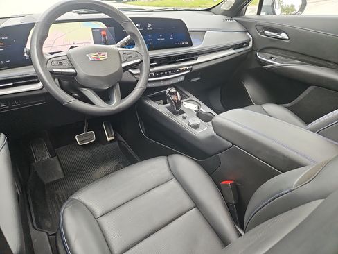 Used 2024 Cadillac XT4 Sport AWD/4WD image 3
