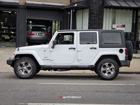Used 2018 Jeep Wrangler Unlimited Sahara w/ Connectivity Group image 4