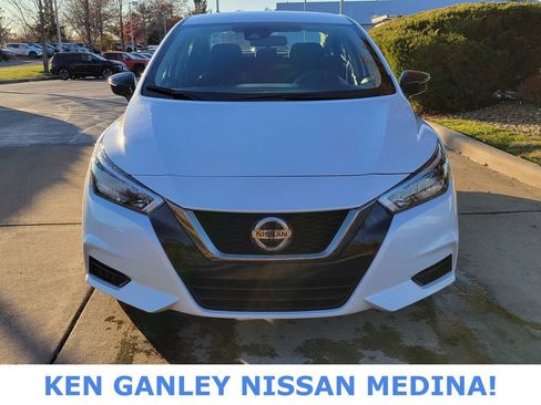 Used 2022 Nissan Versa SR w/ Convenience Package image 8