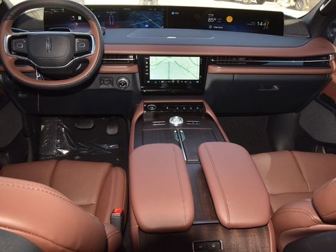 New 2025 Lincoln Navigator L Reserve image 17