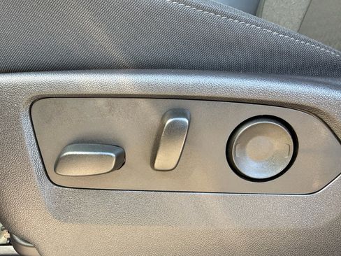 Used 2025 Chevrolet Silverado 1500 LT image 18