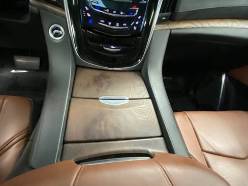 Used 2017 Cadillac Escalade Luxury w/ LPO, Radiant Package AWD/4WD image 30