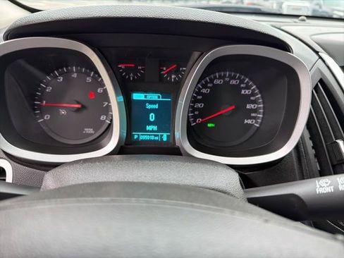 Used 2017 Chevrolet Equinox LT image 25