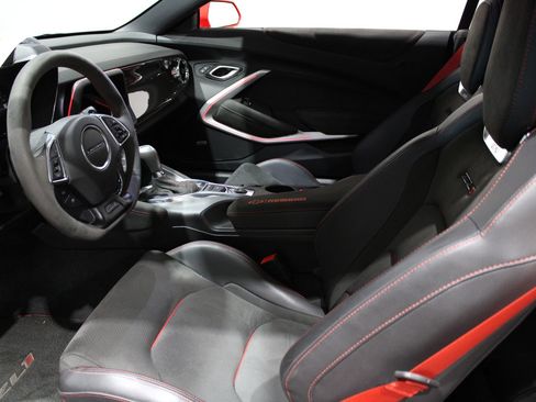 Used 2019 Chevrolet Camaro ZL1 RWD image 8
