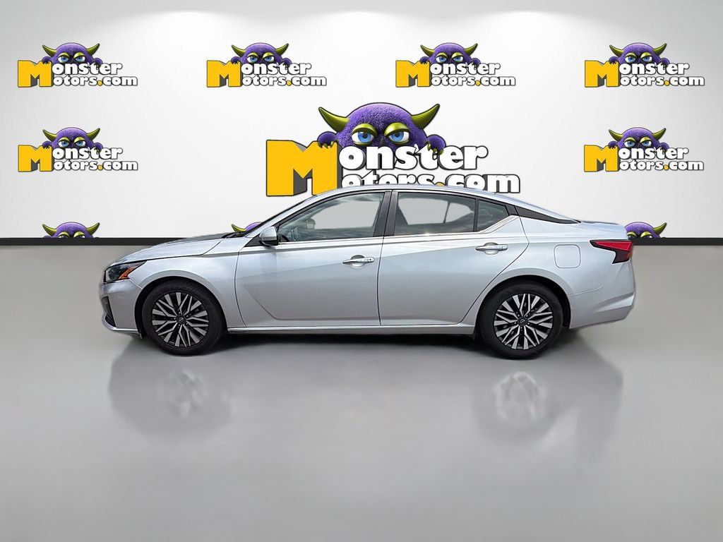 Used 2023 Nissan Altima 2.5 SV FWD image 8