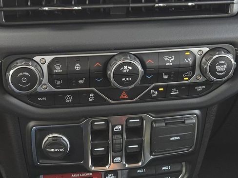 New 2025 Jeep Gladiator Mojave image 22