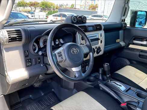 Used 2010 Toyota FJ Cruiser 4WD image 2