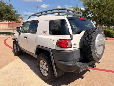Used 2010 Toyota FJ Cruiser 2WD image 3