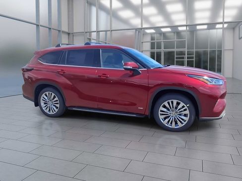 New 2026 Toyota Highlander Platinum AWD/4WD image 6
