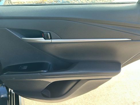 Used 2025 Toyota Camry SE image 29