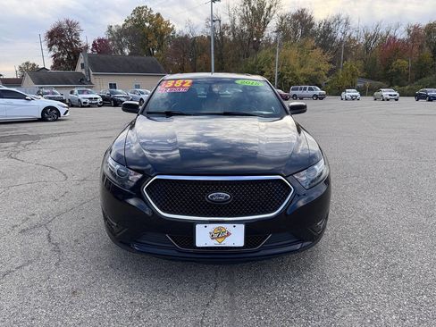 Used 2018 Ford Taurus SHO image 3