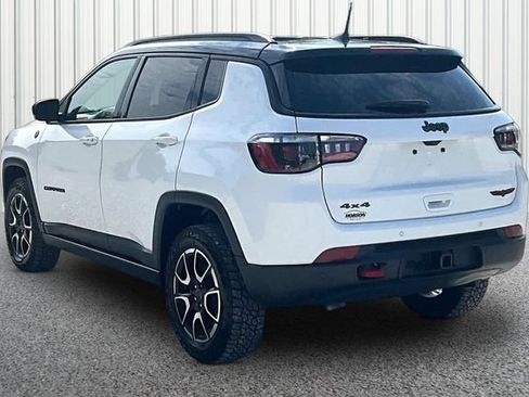 Used 2025 Jeep Compass Trailhawk w/ Trailhawk Convenience Group AWD/4WD image 9