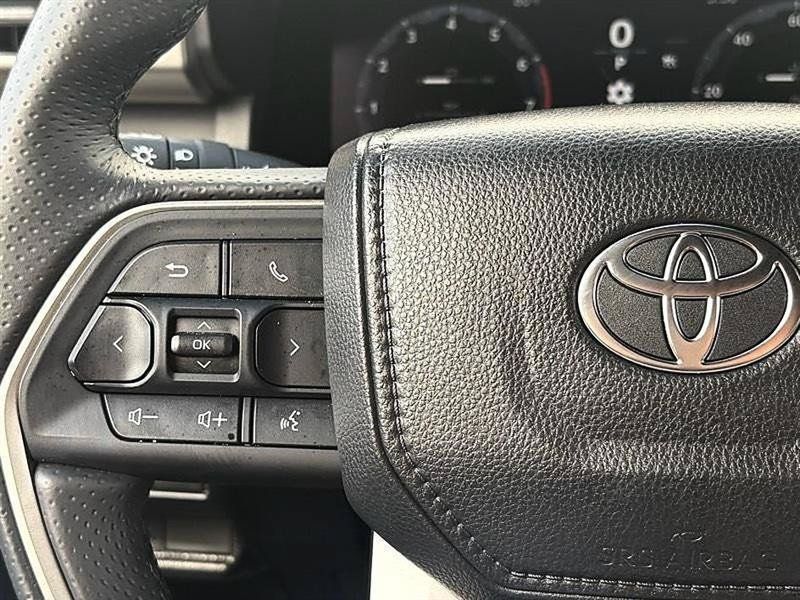 Used 2025 Toyota 4Runner Limited AWD/4WD image 24