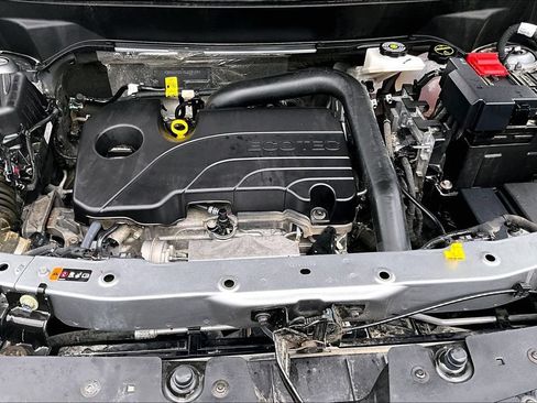 Used 2025 Chevrolet Equinox LT FWD image 9