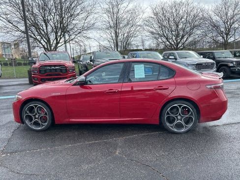 Used 2024 Alfa Romeo Giulia Veloce image 2