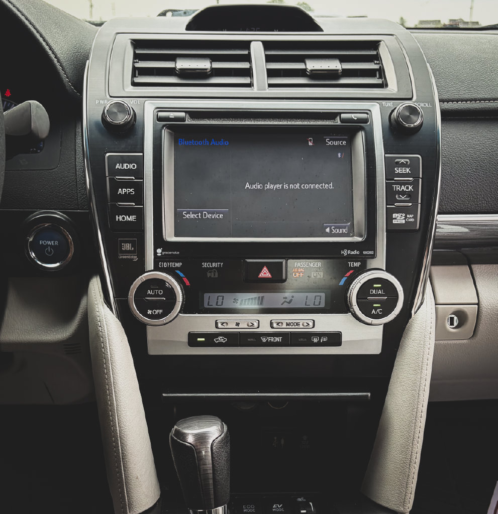 Used 2014 Toyota Camry XLE w/ Leather Package FWD image 14