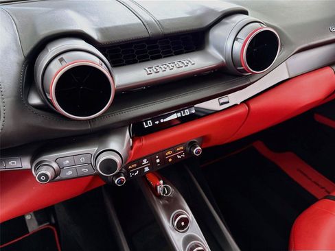 Used 2020 Ferrari 812 Superfast RWD image 21