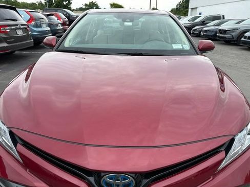 Used 2020 Toyota Camry XLE w/ Sunroof Package FWD image 3