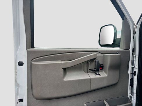Used 2025 Chevrolet Express 3500 Extended w/ Driver Convenience Package RWD image 18