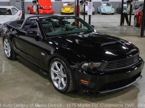 Used 2011 Ford Mustang GT Premium w/ Comfort Pkg RWD image 10