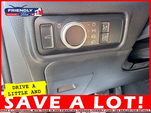 Used 2022 Ford Explorer XLT image 19