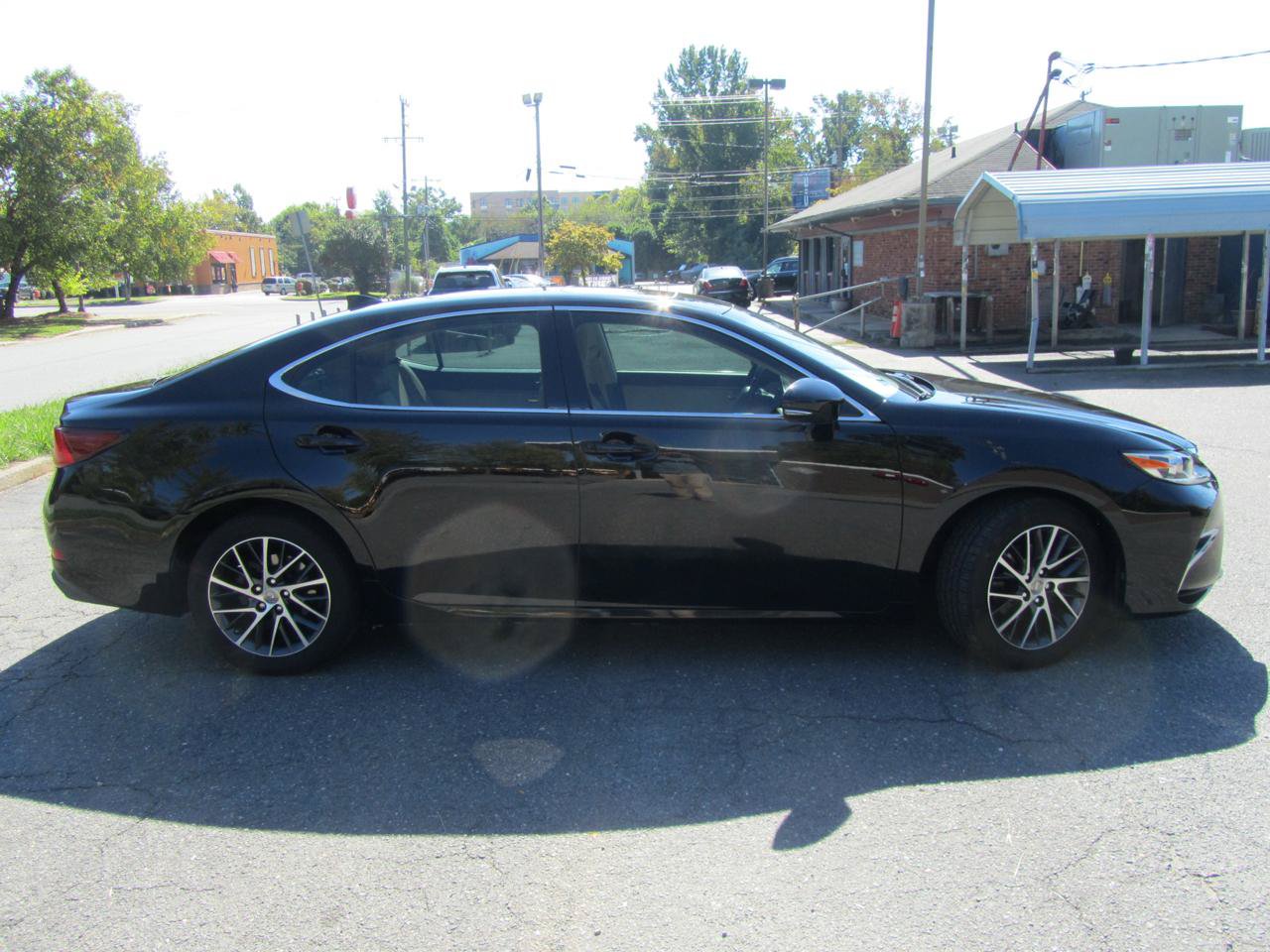 Used 2016 Lexus ES 350 w/ Luxury Package w/Wood Trim FWD image 11