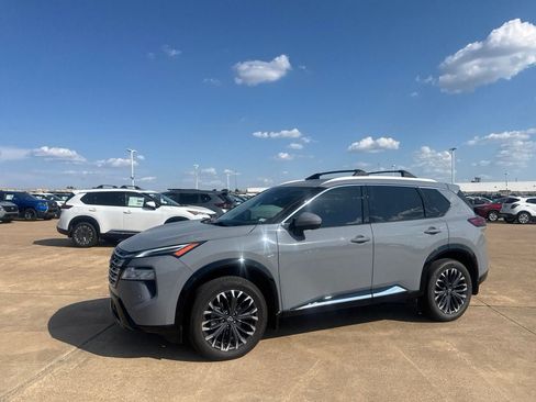Certified 2025 Nissan Rogue Platinum FWD image 11