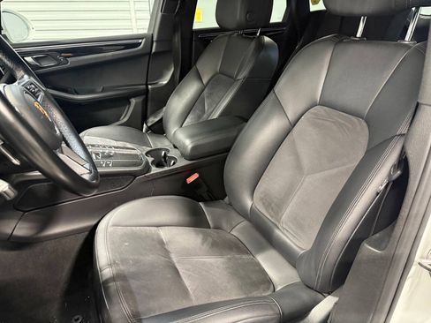 Used 2018 Porsche Macan AWD/4WD image 11