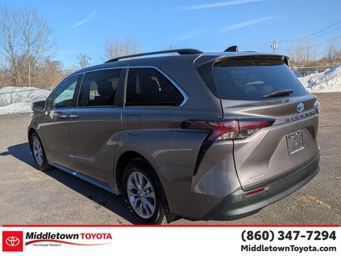 Certified 2024 Toyota Sienna XLE image 5