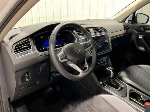 Used 2024 Volkswagen Tiguan SE w/ Panoramic Sunroof Package FWD image 14