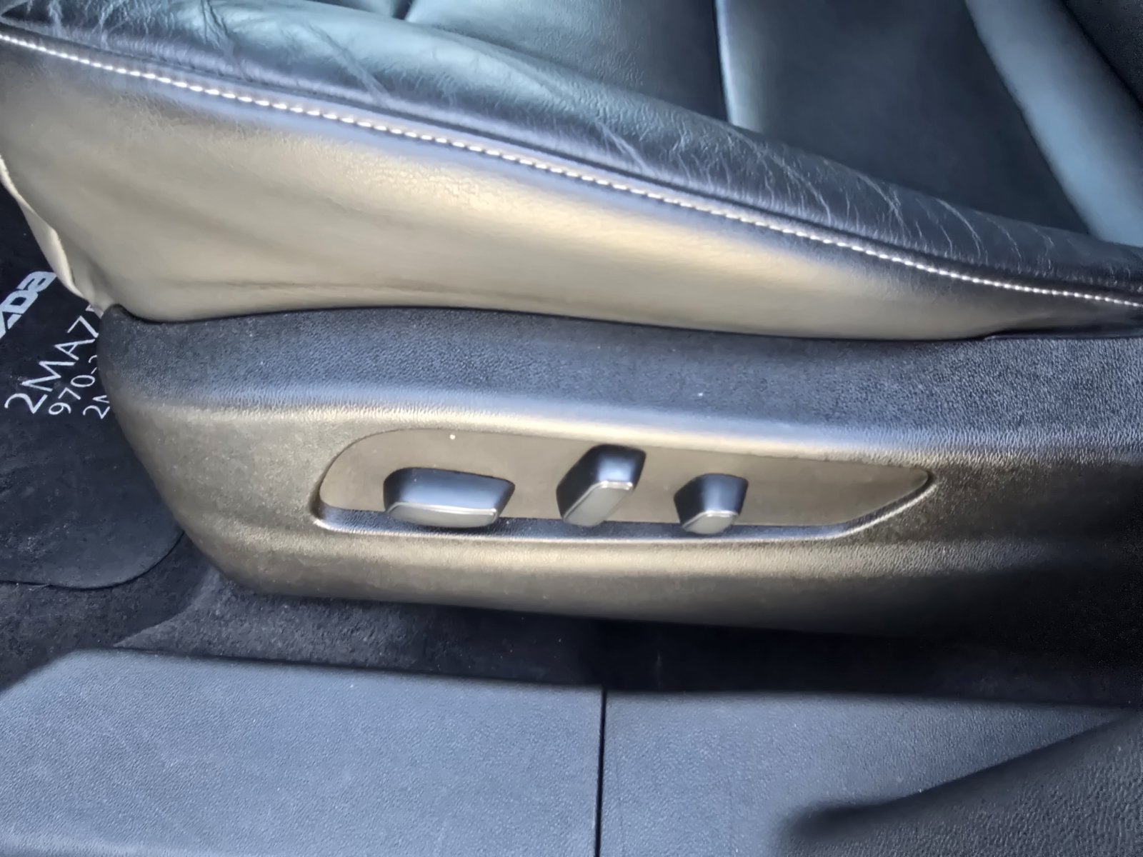 Used 2022 Cadillac XT4 Premium Luxury w/ Enhanced Visibility Package AWD/4WD image 17