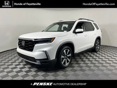 Certified 2025 Honda Pilot Touring image 1