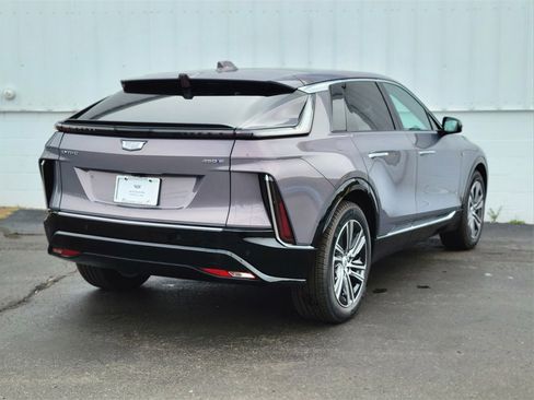 New 2025 Cadillac Lyriq Luxury image 3