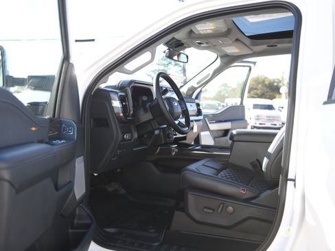 New 2026 Ford F250 Lariat w/ Black Appearance Package image 32