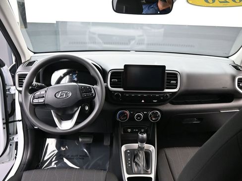 Certified 2026 Hyundai Venue SE FWD image 10