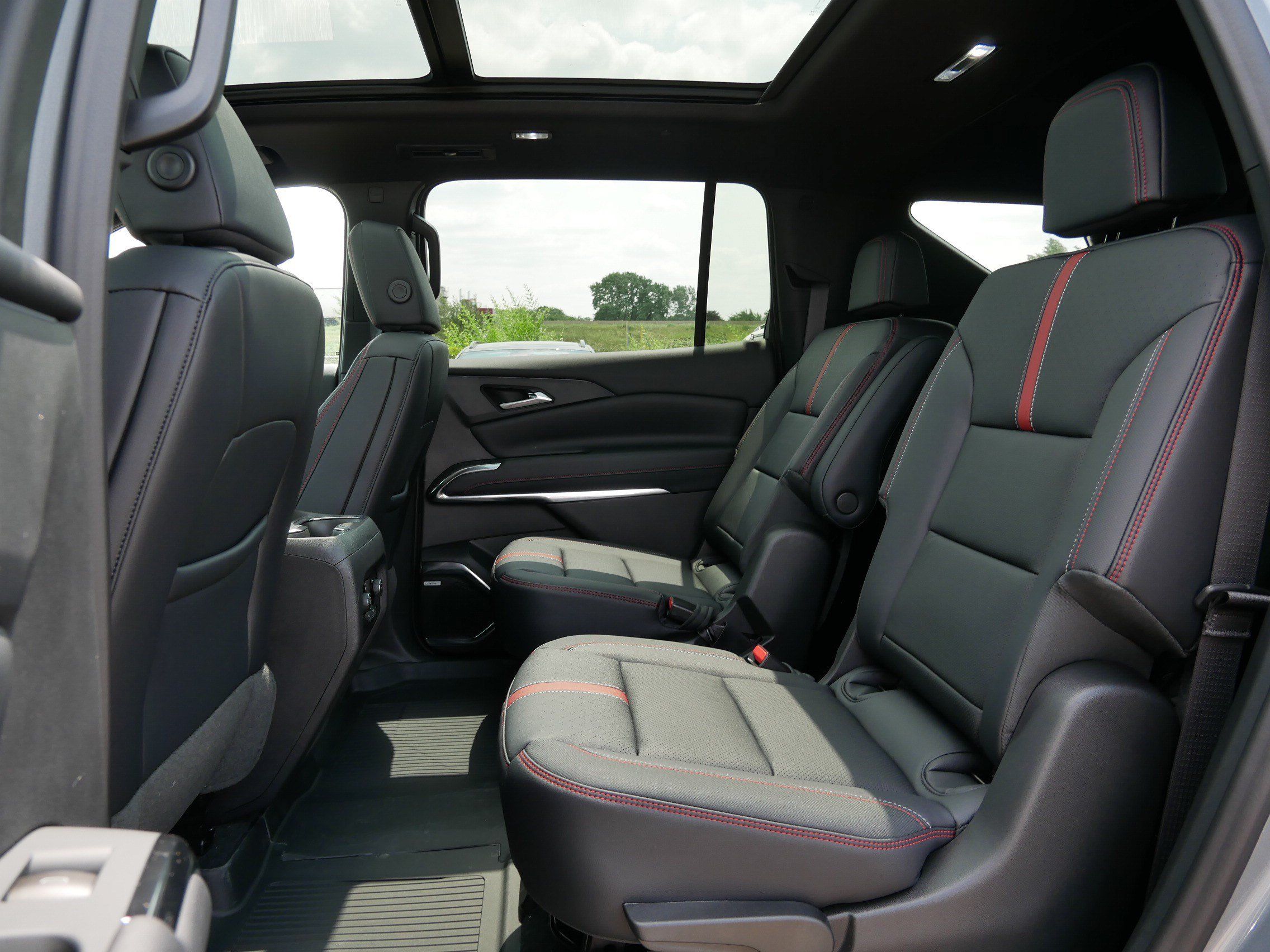 New 2026 Chevrolet Traverse RS w/ LPO, Floor Liner Package AWD/4WD image 5
