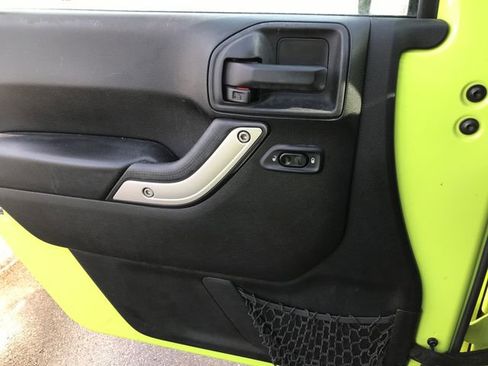 Used 2016 Jeep Wrangler Unlimited Rubicon w/ Connectivity Group image 11