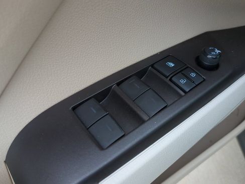 Used 2021 Toyota Camry LE FWD image 12