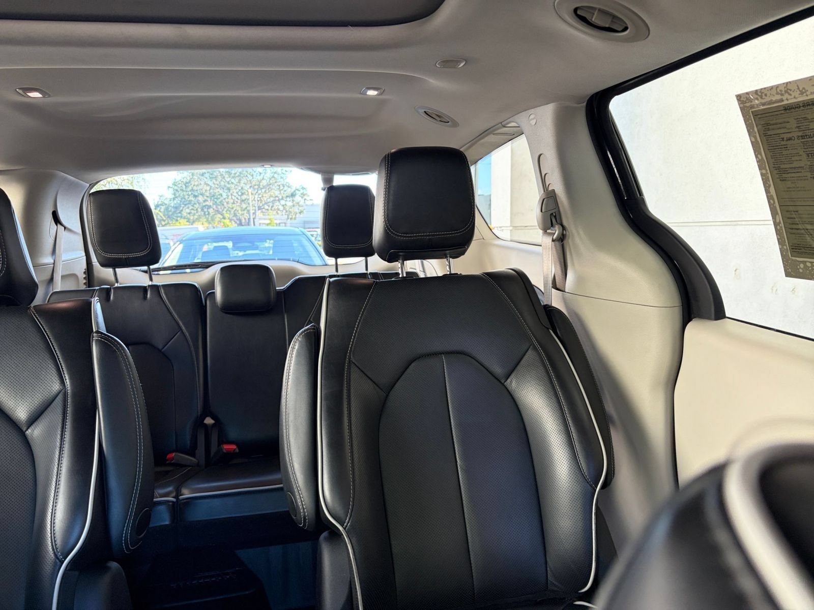 Used 2023 Chrysler Pacifica Limited FWD image 40