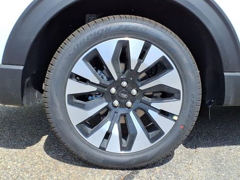 New 2026 Ford Explorer Platinum w/ LUX Leather Package AWD/4WD image 8