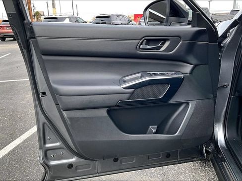 Used 2024 Nissan Pathfinder S AWD/4WD image 25