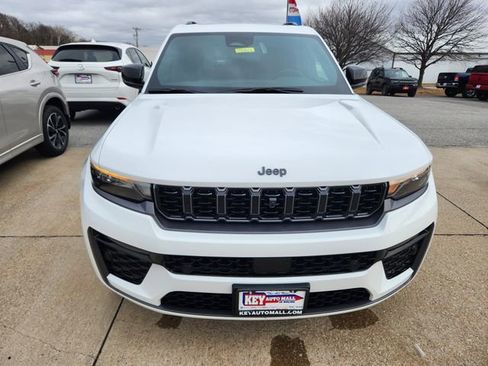 New 2026 Jeep Grand Cherokee Limited AWD/4WD image 2