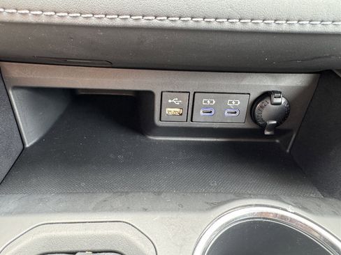 Used 2022 Toyota Highlander XLE AWD/4WD image 21