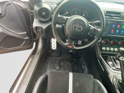 Used 2022 Toyota GR86 Premium w/ ALL Weather Mat Package (TMS) RWD image 21