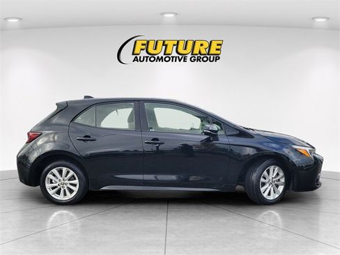 Used 2023 Toyota Corolla SE image 3