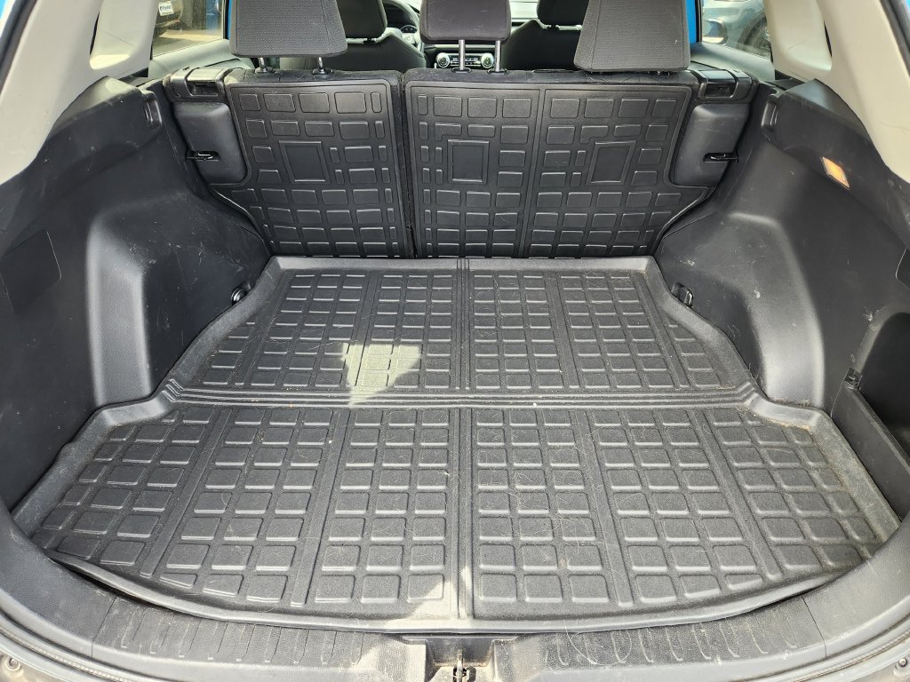Used 2021 Toyota RAV4 XLE AWD/4WD image 32