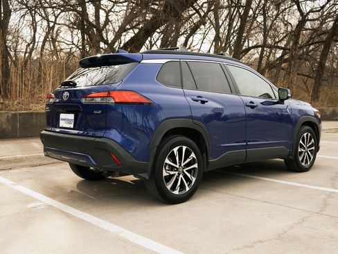 Used 2024 Toyota Corolla Cross XLE image 9