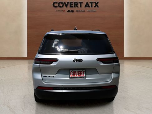 Used 2022 Jeep Grand Cherokee L Laredo AWD/4WD image 4