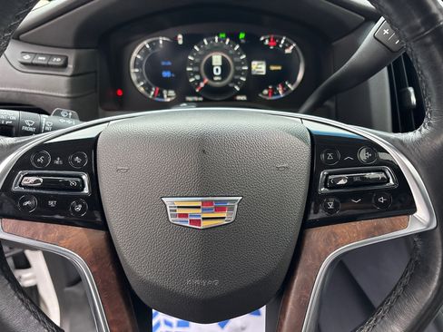 Used 2018 Cadillac Escalade Luxury image 16